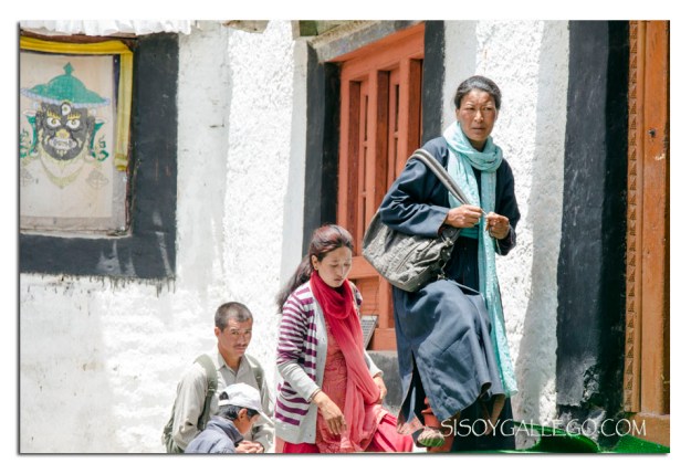 Fieles en el Monasterio de Phayang