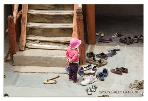 Hay que descalzarse antes de subir