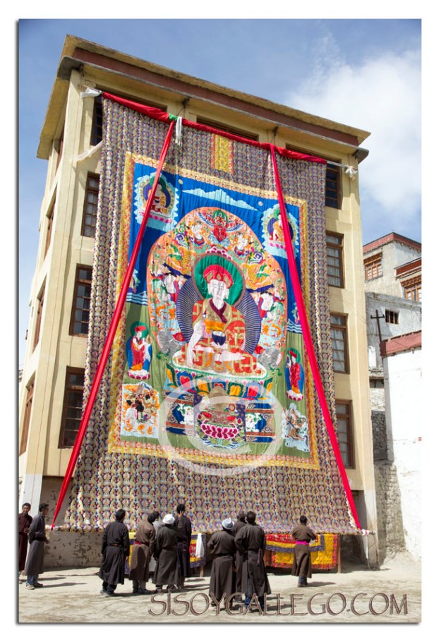 Inmenso tapiz que se despliega para el festival.