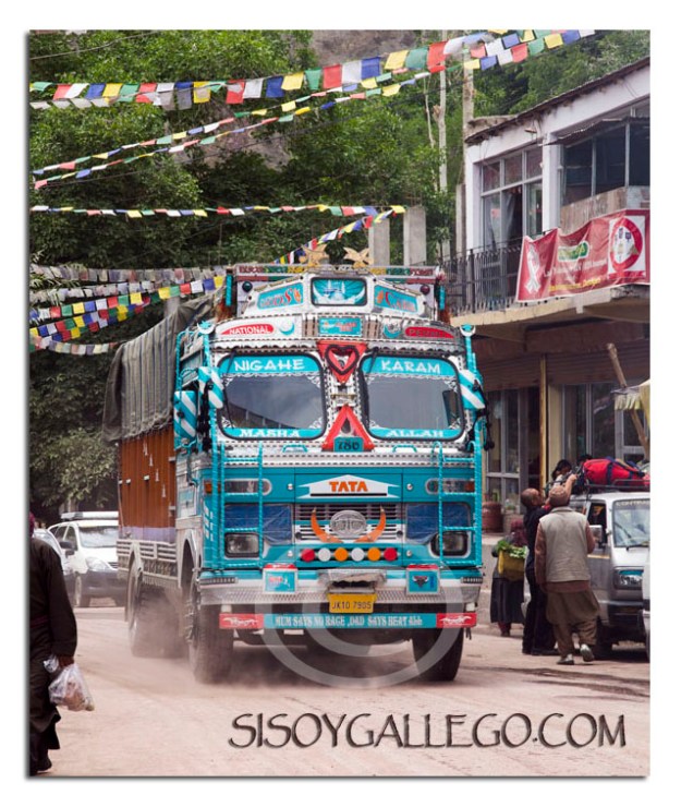 Extra coloridos y ornamentados camiones