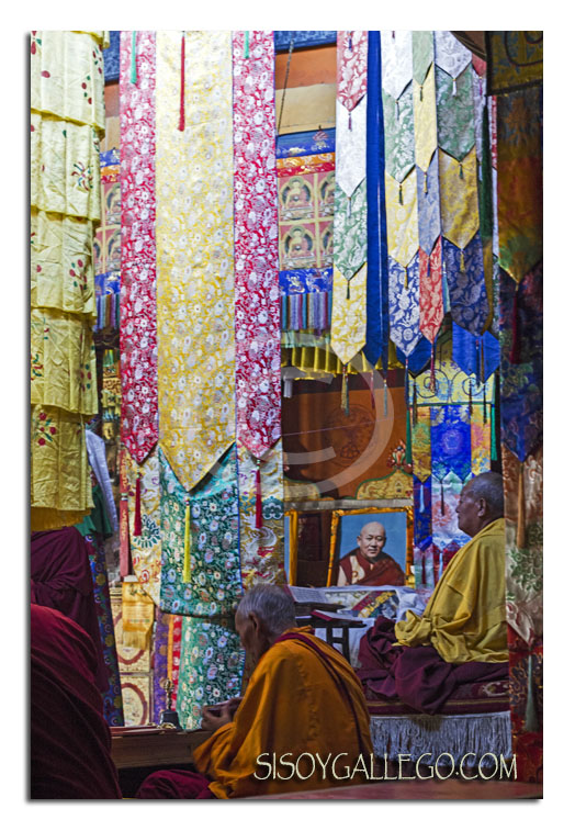 Monjes orando en Lamayuru