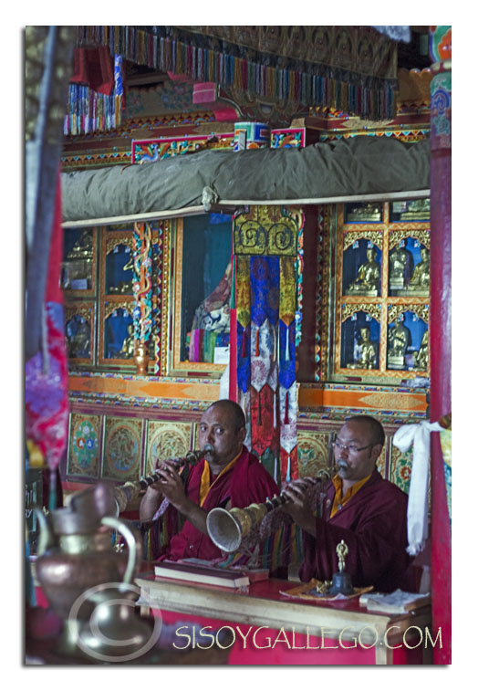 Tiempo de rezo en Lamayuru