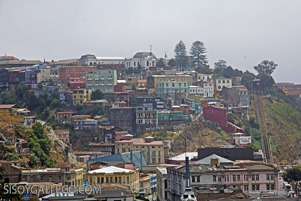 10.Ascensores para subir el primer tramo del cerro.